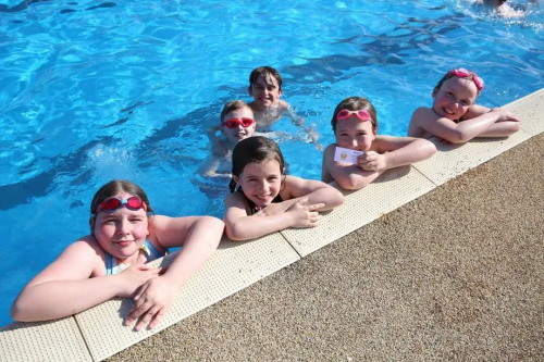 swimming_pool_edge_children-9046136.png
