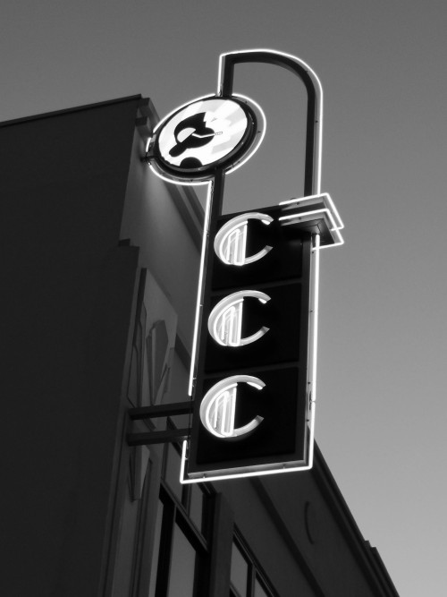 CENTRAL-AMERICA-NEON-BARRIO-ARANJUEZ73382d7b858a41af.jpg